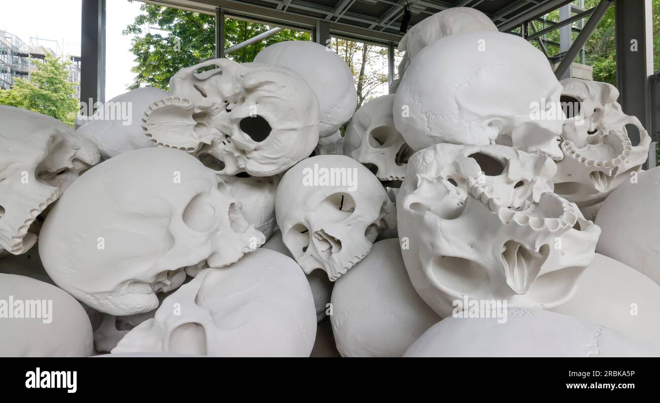 RON MUECK À LA FONDATION CARTIER PARIS Banque D'Images