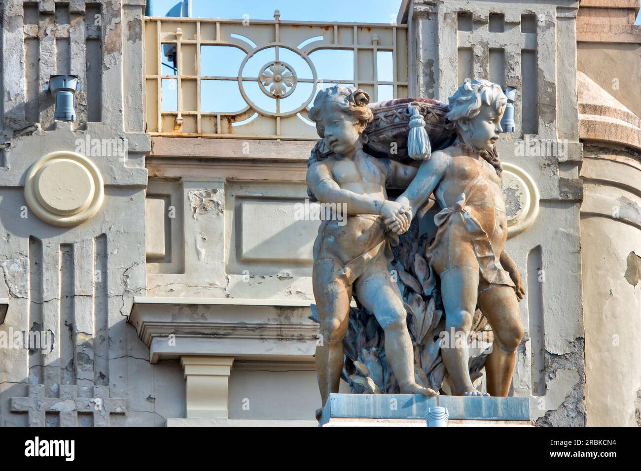 Gros plan des sculptures du Palazzo della Luogotenenza aussiaca, Trieste, Italie Banque D'Images