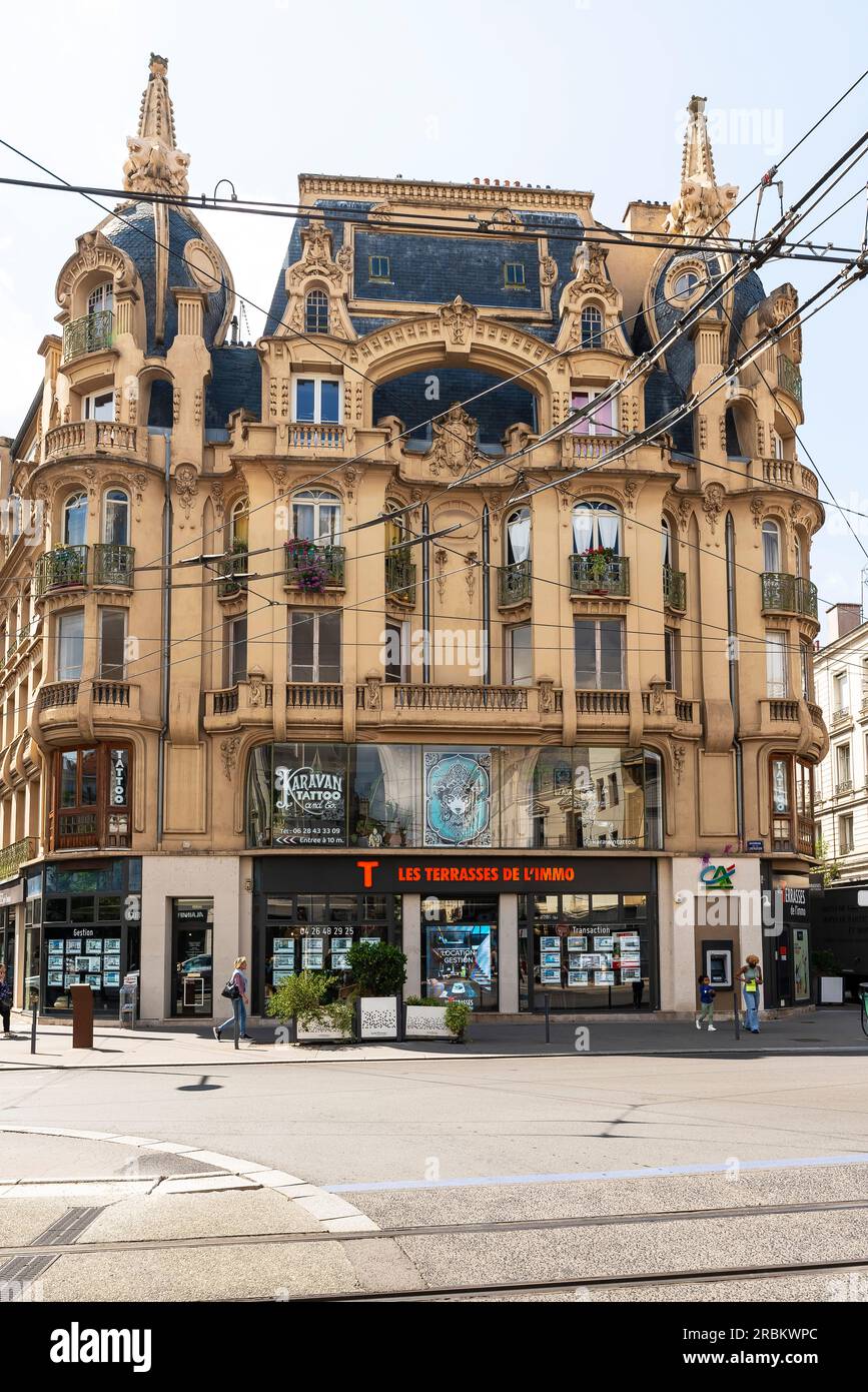 Le bâtiment de style Art Déco 'la Martre de France' sur l'avenue de la libération et la rue des Martyrs-de-Vingré. Saint-Étienne, département de la Loire, FRA Banque D'Images
