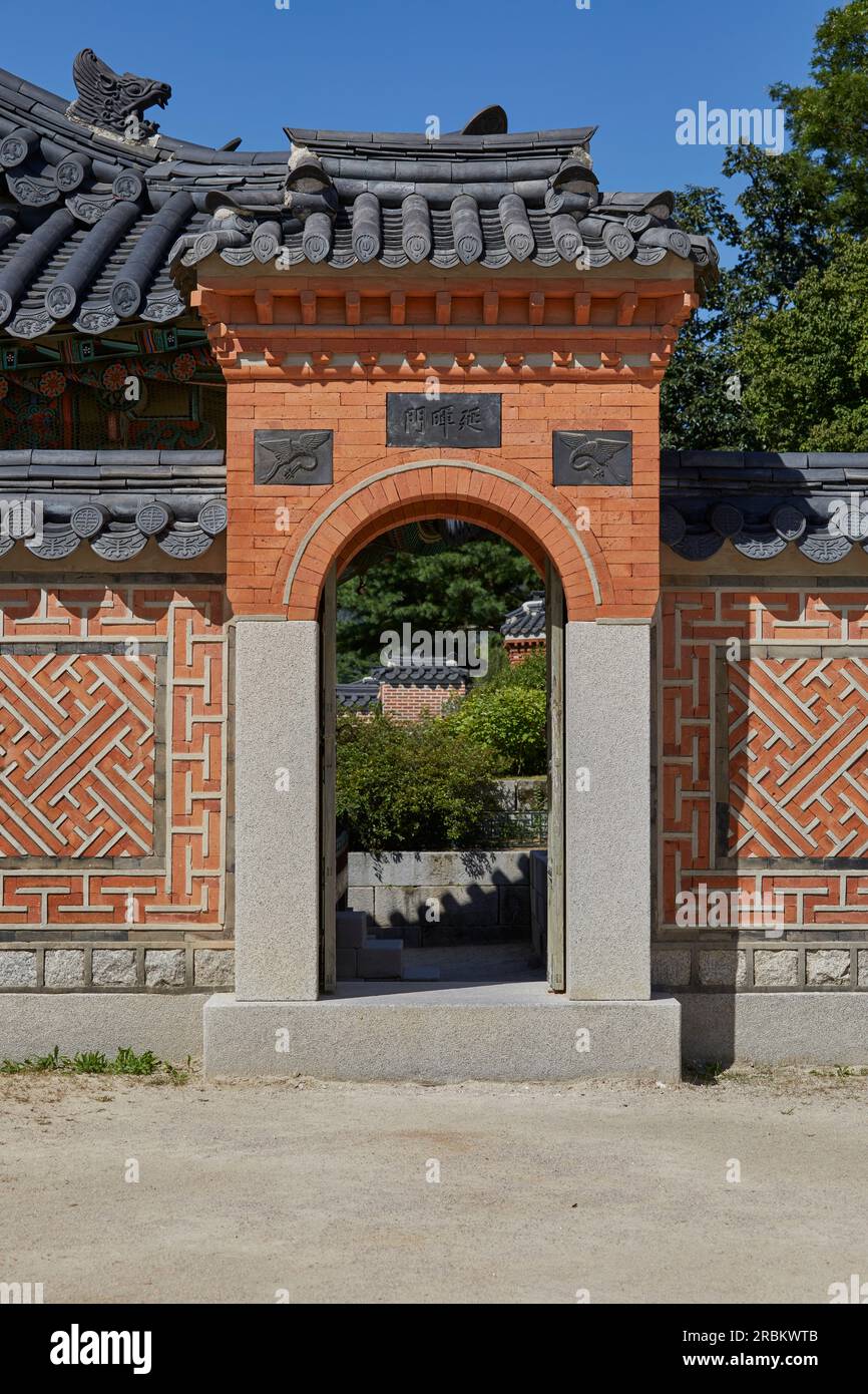 Maison traditionnelle coréenne, vieux palais, mur de pierre Banque D'Images