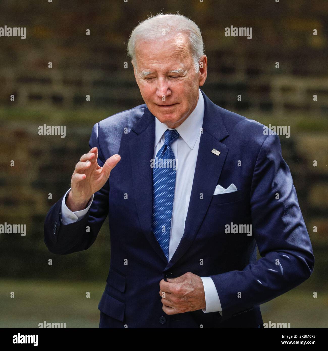 Londres, Royaume-Uni. 10 juillet 2023. Joe Biden (Joseph Robinette Biden Jr.), président des États-Unis d'Amérique, est accueilli au 10 Downing Street par Rishi Sunak, Premier ministre du Royaume-Uni, tous deux réapparaissent après de courtes réunions et M. Biden quitte Downing Street dans le cortège. Biden se rend au Royaume-Uni pour rencontrer le Premier ministre, puis le roi Charles, avant de se rendre au sommet de l’OTAN en Lituanie. Crédit : Imageplotter/Alamy Live News Banque D'Images