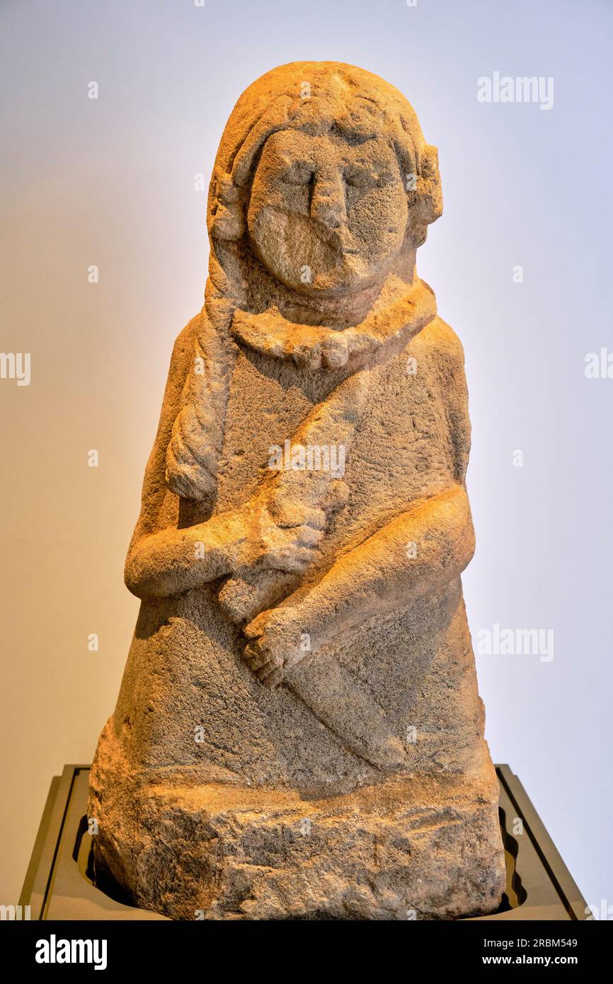 France, Aveyron (12), Rodez, Musée de la Fenaille, divinité au couple et poignard, 1e siècle avant JC Banque D'Images