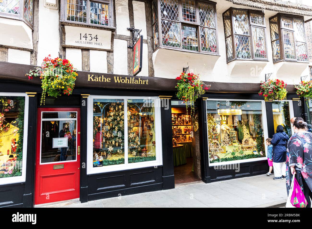 Kathe Wohlfahrt magasin de Noël York UK, stonegate York, décorations de noël allemandes artisanales, magasin de Noël, Käthe Wohlfahrt, Kathe Wohlfahrt Banque D'Images