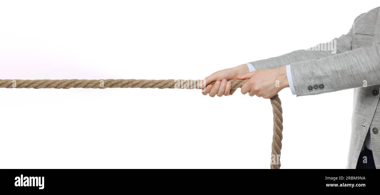 Concept de litige. Homme d'affaires tirant la corde sur fond blanc, closeup Banque D'Images