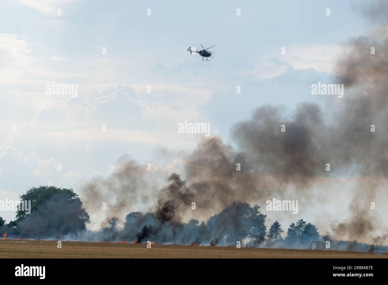 Feu de prairie-fumée et feu Banque D'Images