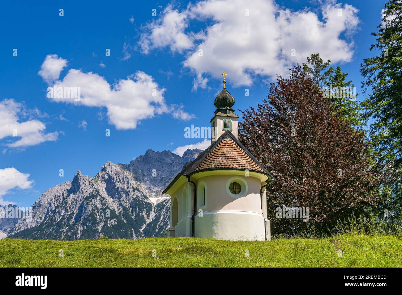 La chapelle Maria Königin au Lautersee près de Mittenwald. Banque D'Images