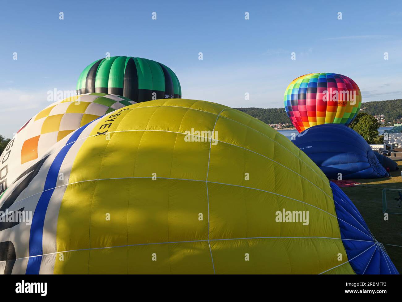 Montgolfières à Jönköping, en Suède, lors de la coupe de Suède, Andréedagarna, dimanche soir. Banque D'Images