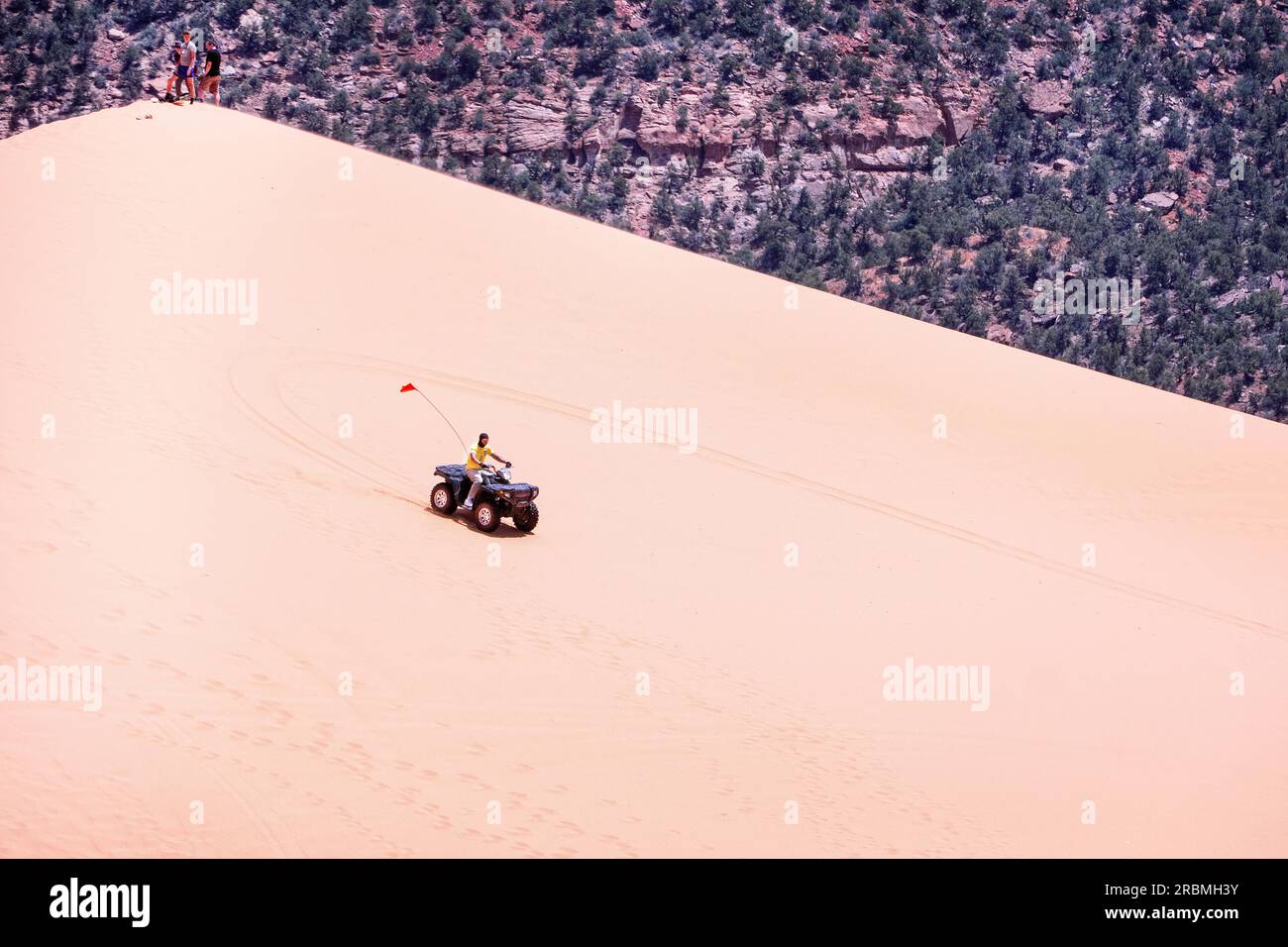 VTT conduite sur les Coral Pink Sand Dunes Utah USA Banque D'Images