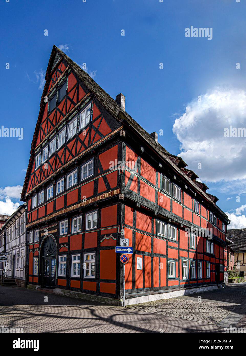Maison à colombages datant du début de la Renaissance (1541) dans la vieille ville de Höxter, Weserbergland, Rhénanie du Nord-Westphalie, Allemagne Banque D'Images
