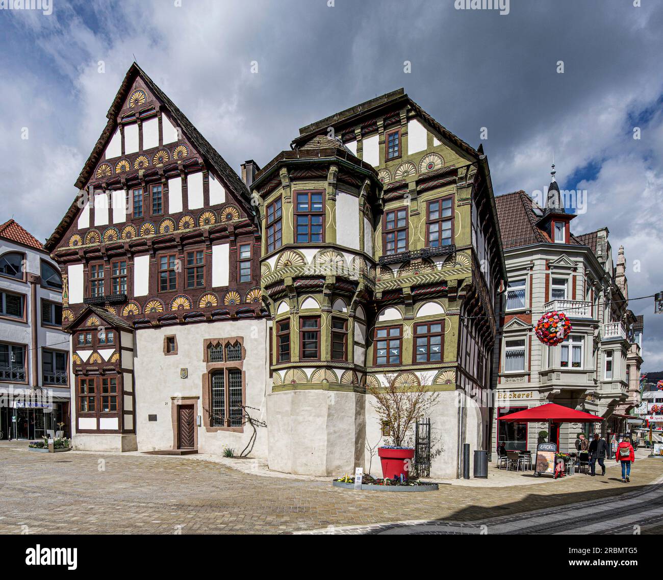 Maison à colombages dans le style de la Renaissance Weser, le Dechanei, vieille ville de Höxter, Weserbergland, Rhénanie du Nord-Westphalie, Allemagne Banque D'Images
