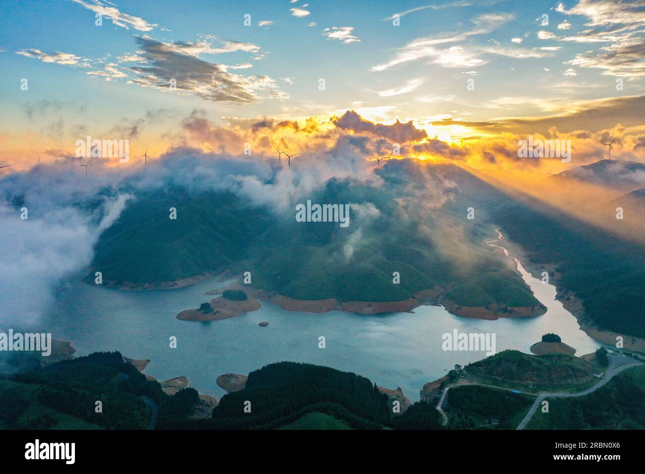 GUILIN, CHINE - 10 JUILLET 2023 - une photo aérienne montre le paysage du parc national des zones humides de Tianhu à Guilin, dans la région autonome du Guangxi Zhuang de Chine méridionale Banque D'Images