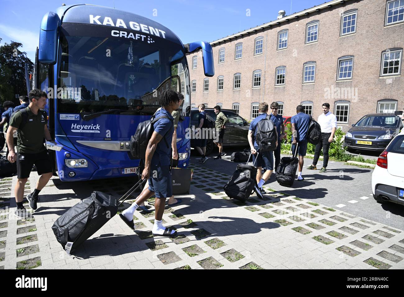 Cadeau de Gent Emmanuel Orban photographié lors de l'arrivée à l'hôtel lors d'un camp d'entraînement de l'équipe belge de première ligue KAA Gent, à Alkmaar, aux pays-Bas, en prévision de la saison 2023-2024, lundi 10 juillet 2023. BELGA PHOTO TOM GOYVAERTS Banque D'Images