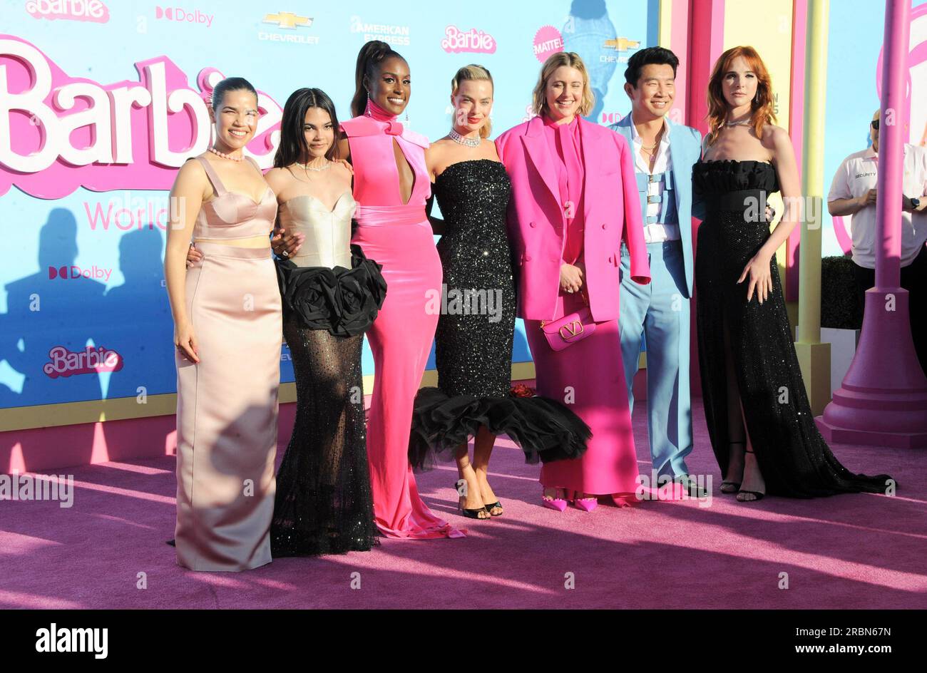 Los Angeles, Californie. 9 juillet 2023. Margot Robbie, Ryan Gosling, America Ferrera, Ariana Greenblatt, Issa Rae, GRETA Gerwig, Simu Liu, Hari NEF aux arrivées pour la première du film BARBIE, Shrine Auditorium et Expo Hall, Los Angeles, CA le 9 juillet 2023. Crédit : Elizabeth Goodenough/Everett Collection/Alamy Live News Banque D'Images