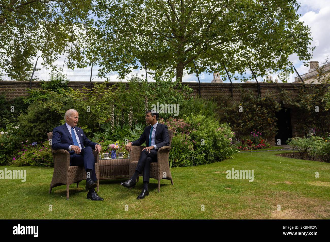 Londres, Royaume-Uni. 10 juillet 2023. Le président AMÉRICAIN Joe Biden rencontre le Premier ministre du Royaume-Uni, Rishi Sunak, au 10 Downing Street à Londres, en Angleterre, le lundi 10 juillet 2023. Biden effectue une courte visite pour rencontrer le Premier ministre Rishi Sunak et le roi Charles III pour la première fois depuis son couronnement en mai, avant le sommet de l'OTAN de 2023 à Vilnius, en Lituanie. Photo Simon Walker/No 10 Downing Street/ crédit : UPI/Alamy Live News Banque D'Images