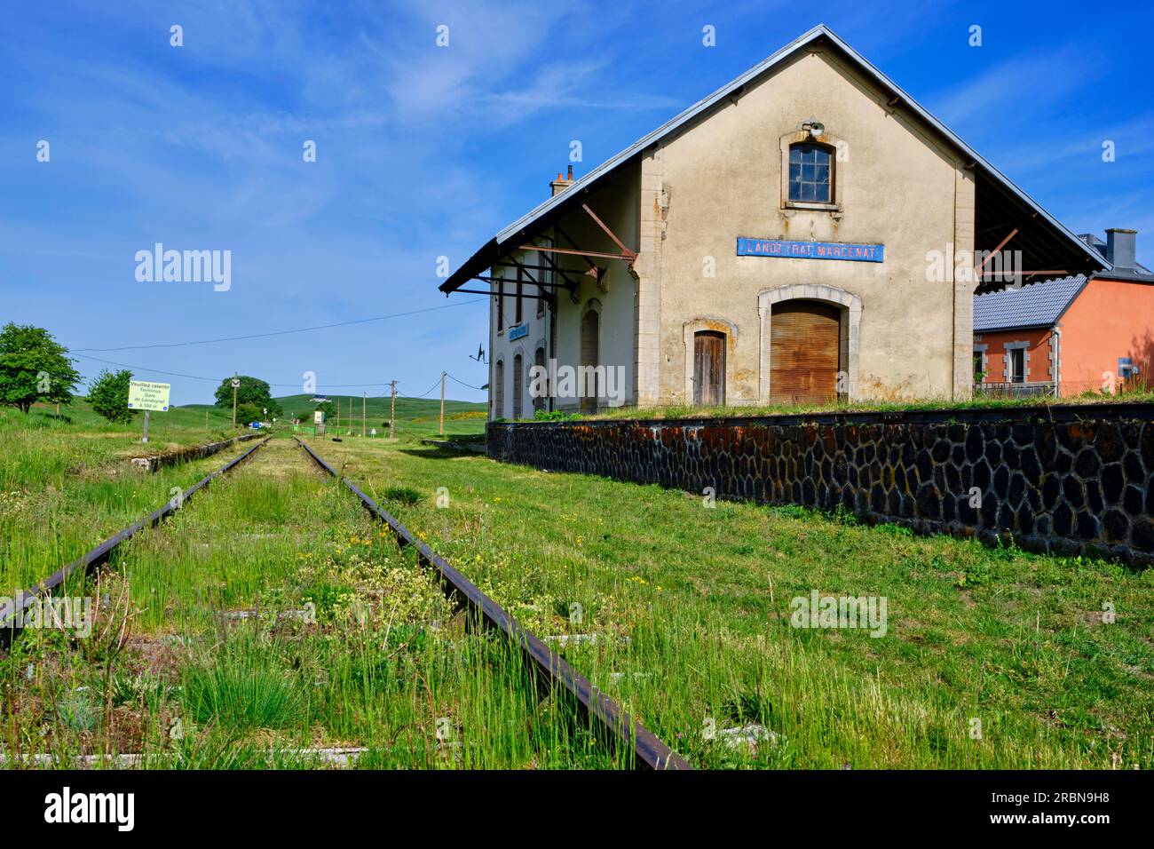 France, Cantal, Allanche, vélo ferroviaire Cézallier entre Allanche et Landeyrat, Parc naturel régional des Volcans d'Auvergne, plateau de Cézallier Banque D'Images