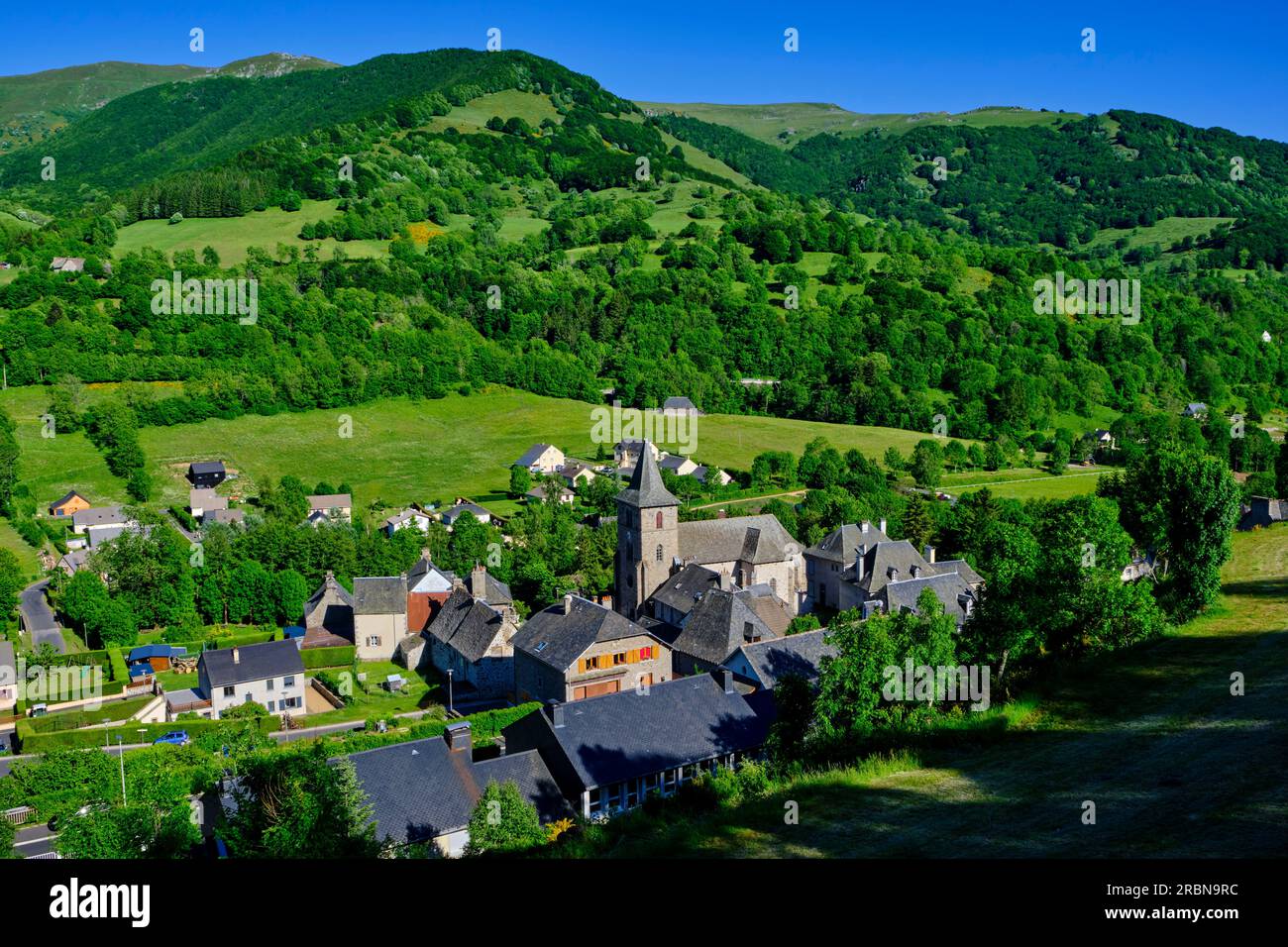 France, Cantal, Parc naturel régional des Volcans d'Auvergne, montagnes du Cantal, village de Saint-Jacques-des-Blats Banque D'Images