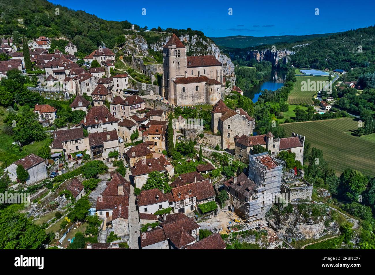 France, Lot (46), Parc naturel régional des Causses du Quercy, Saint-Cirq-Lapopie, village médiéval surplombant le Lot et classé parmi les plus beaux Banque D'Images