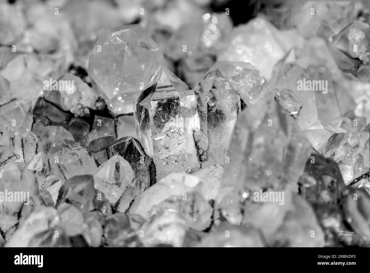 Capture rapprochée d'une roche de quartz non lavée trouvée à Hot Springs Arkansas. Fait une grande pièce d'art abstrait naturel. Le quartz est un minéral composé o Banque D'Images