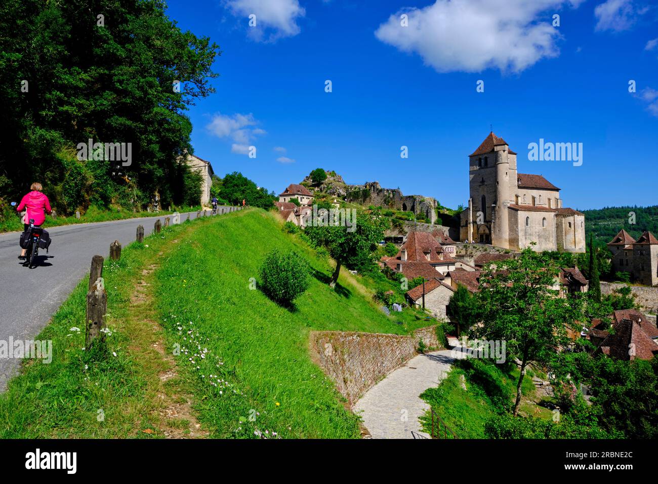France, Lot (46), Parc naturel régional des Causses du Quercy, Saint-Cirq-Lapopie, village médiéval surplombant le Lot et classé parmi les plus beaux Banque D'Images