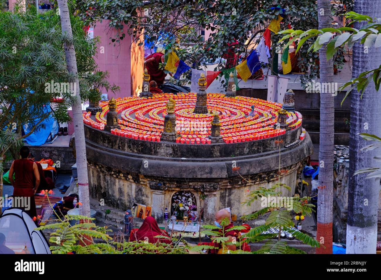 Inde, Bihar, Bodhgaya, UNESCO World Heriatge, le temple Mahabodhi, moines bouddhistes Banque D'Images