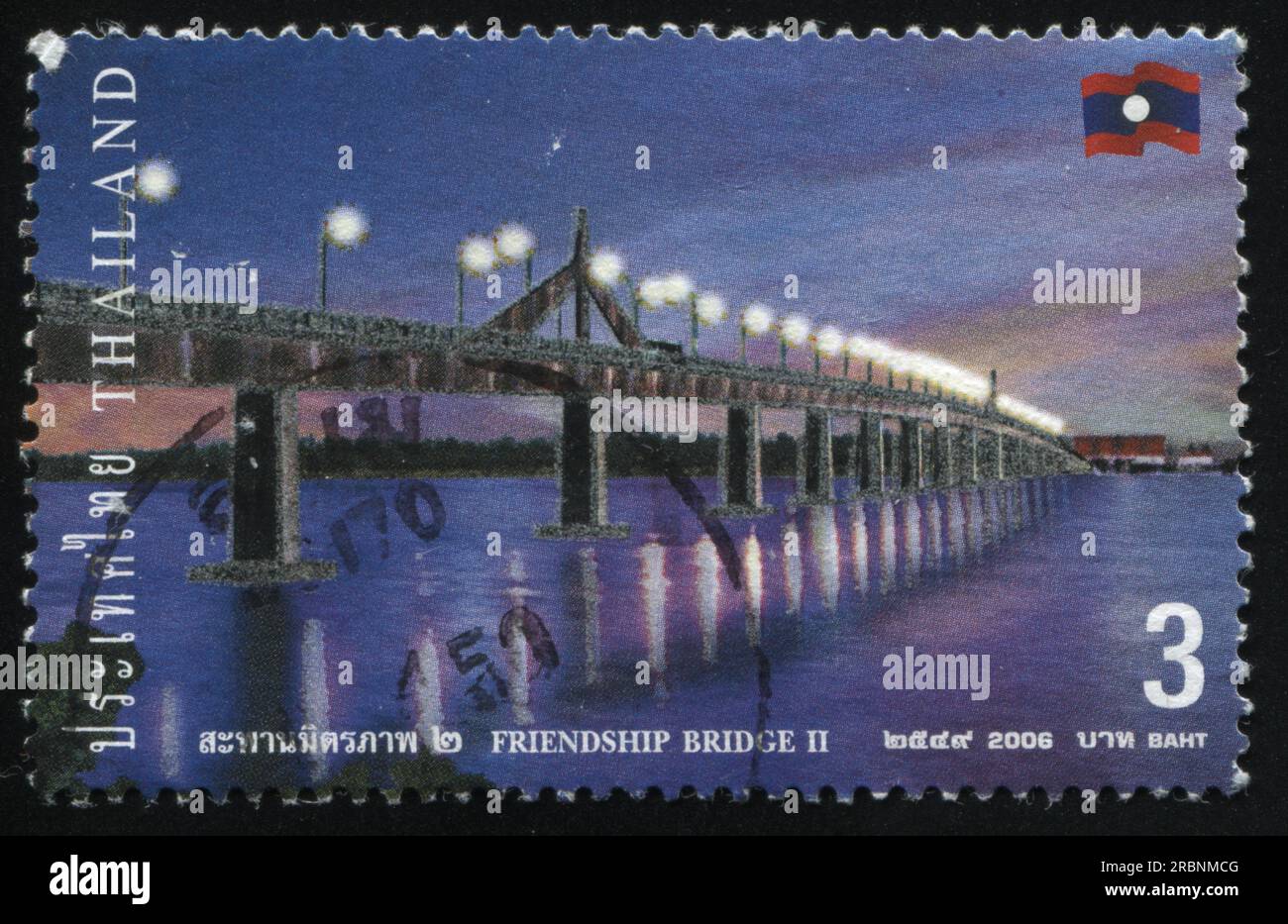 RUSSIE KALININGRAD, 2 JUIN 2016 : timbre imprimé par la Thaïlande, montrant le pont de l'amitié II sur le Mékong au coucher du soleil, 2006 Banque D'Images