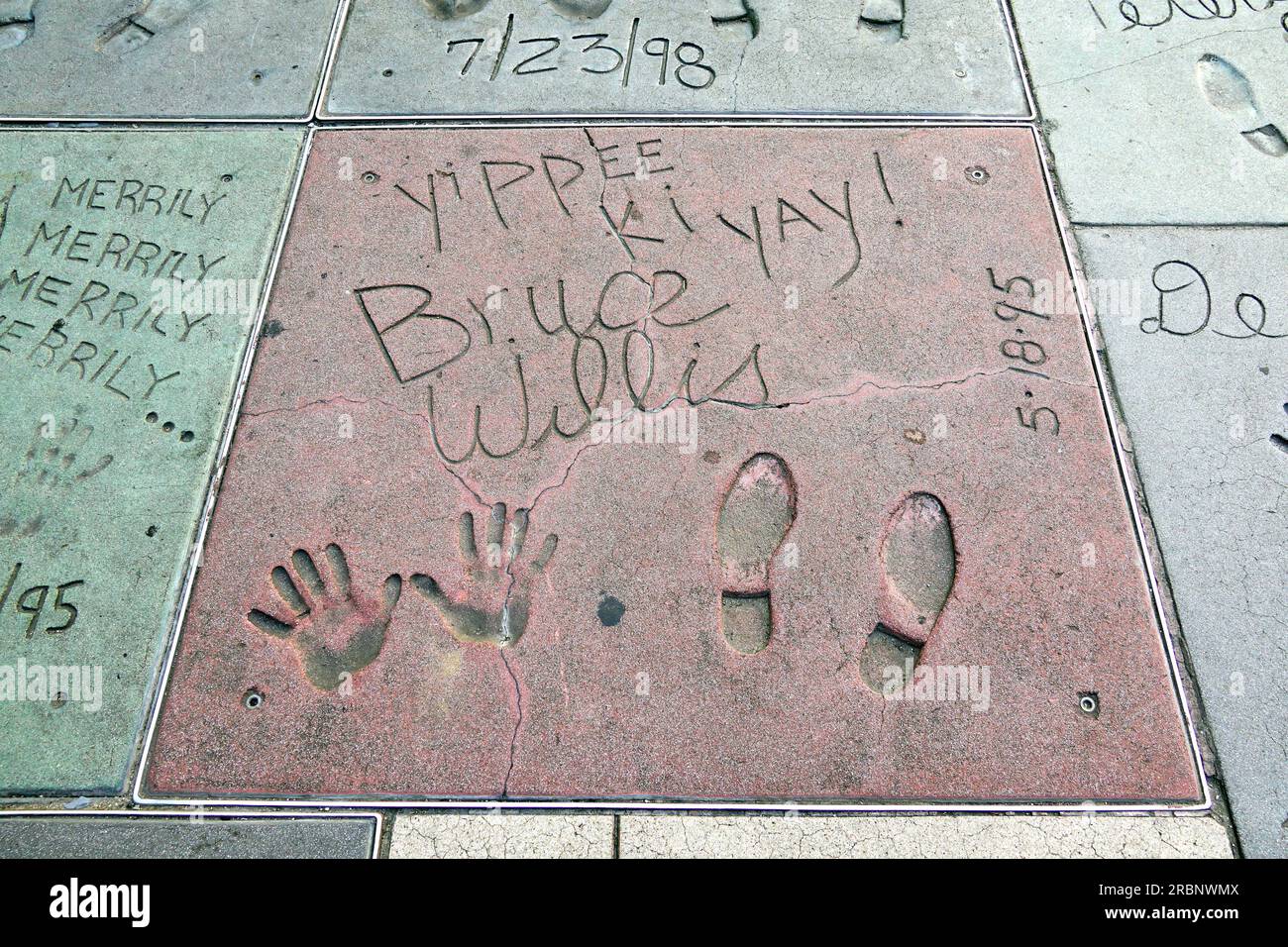 Bruce Willis imprime à l'extérieur du théâtre chinois, Hollywood, Los Angeles, Californie, États-Unis, Amérique du Nord Banque D'Images