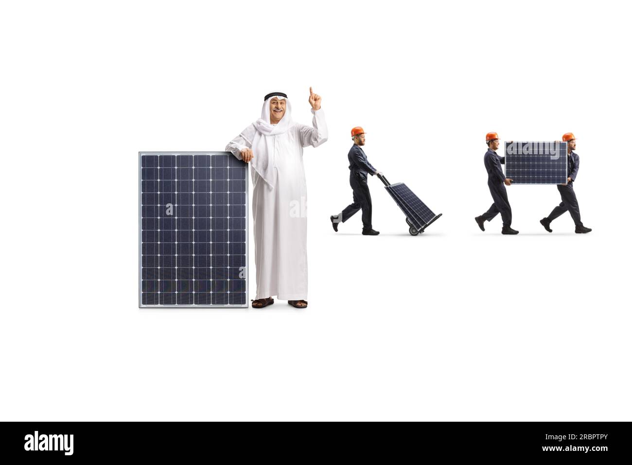 Homme arabe pointant vers le haut et se penchant vers un panneau solaire et des ouvriers portant des panneaux dans le dos isolé sur fond blanc Banque D'Images