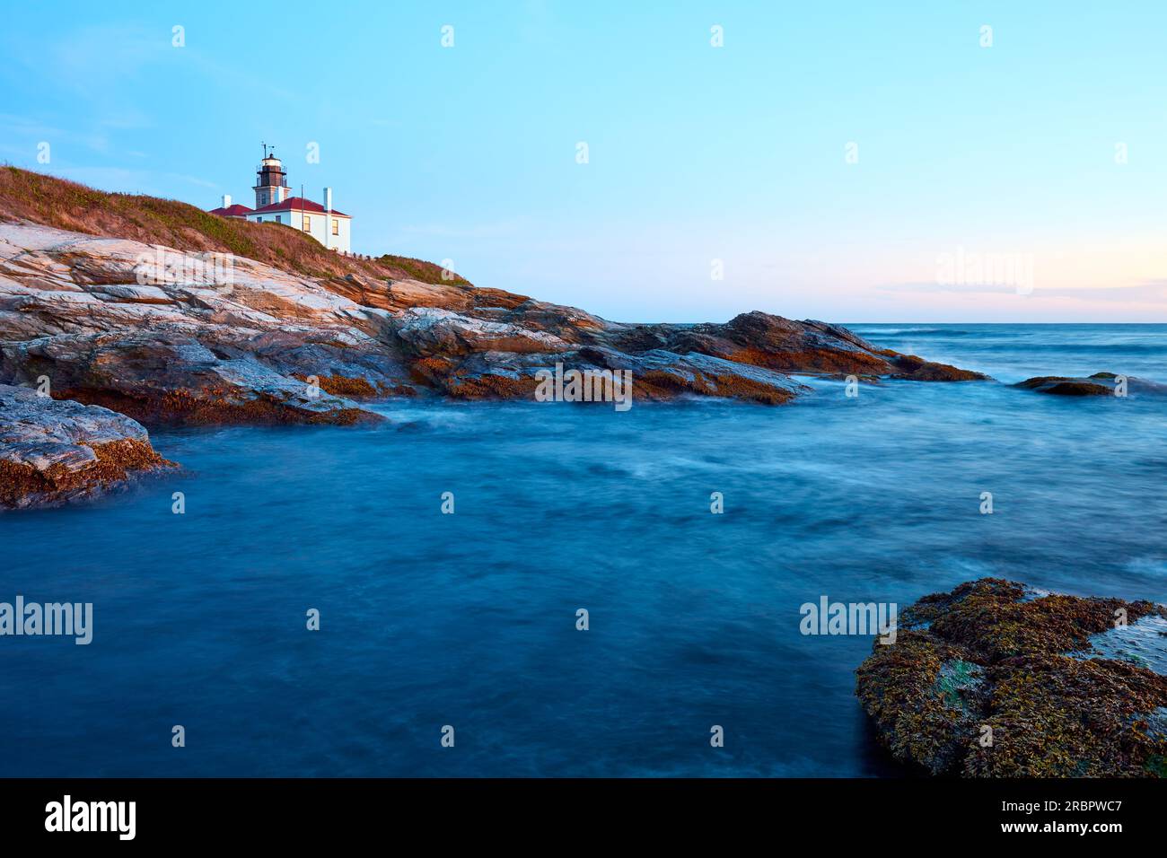 Beavertail Lighthouse Ocean View Jamestown Rhode Island Banque D'Images