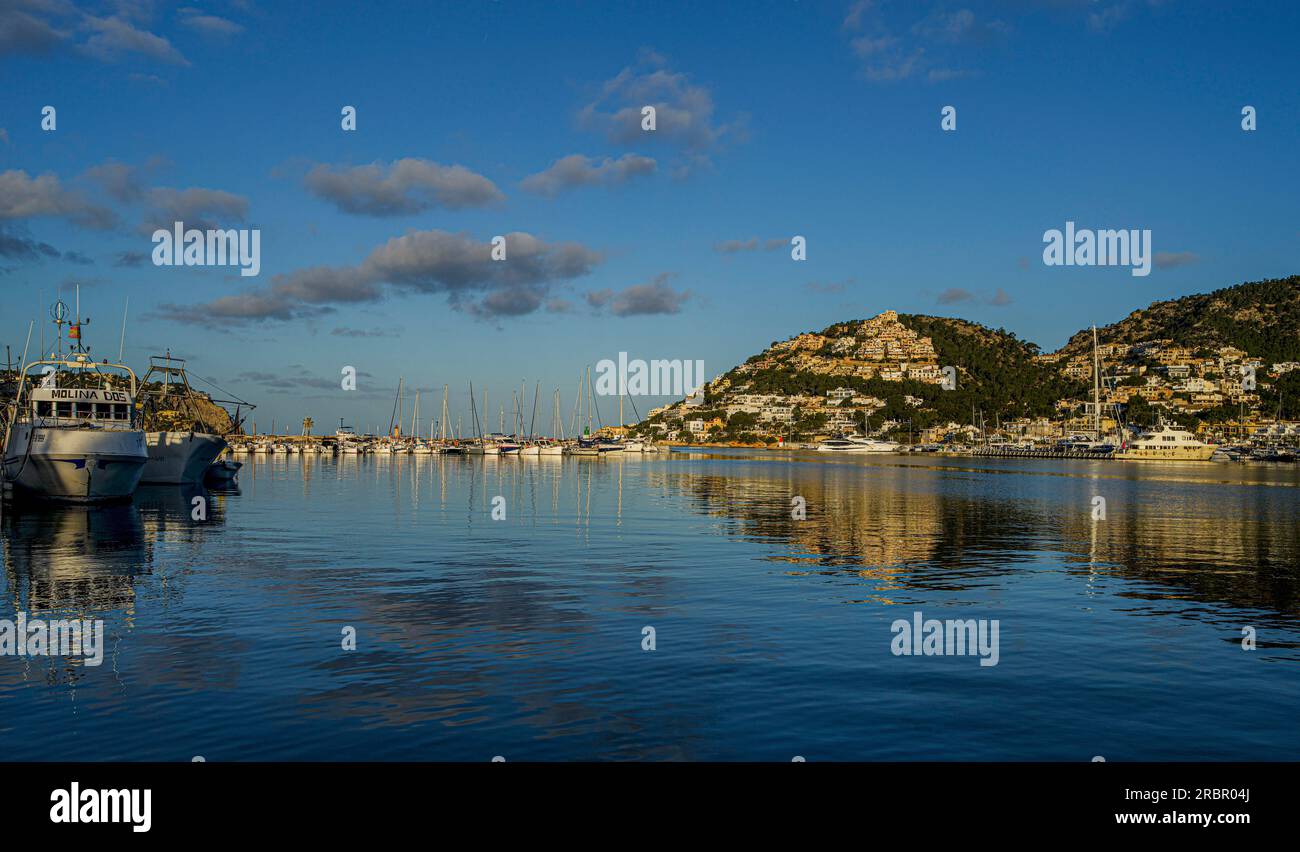 Vue sur Port d'Andratx et la marina, Majorque, Espagne Banque D'Images