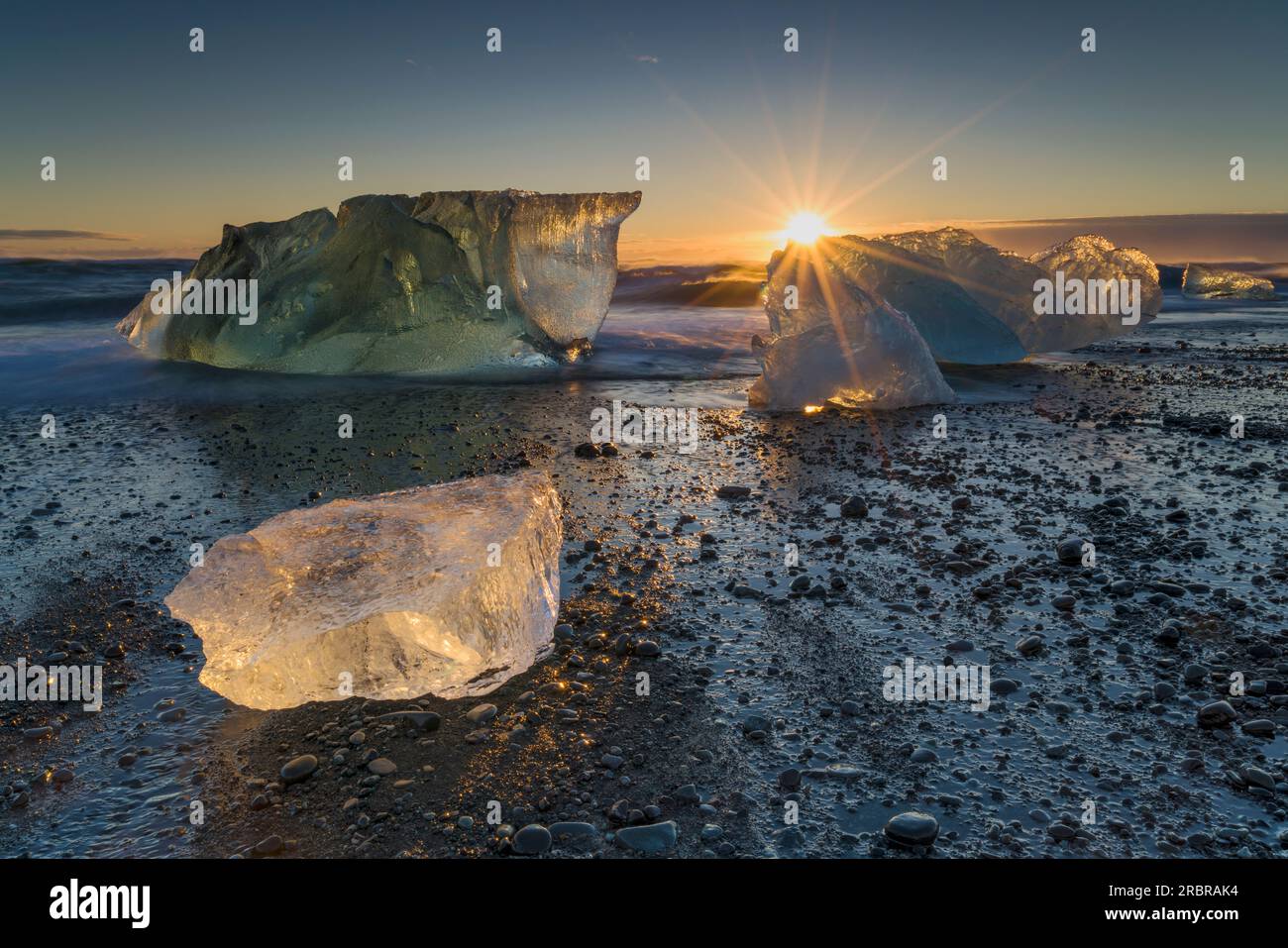 Formations de glace sur la côte sud de l'Islande, Islande. Banque D'Images