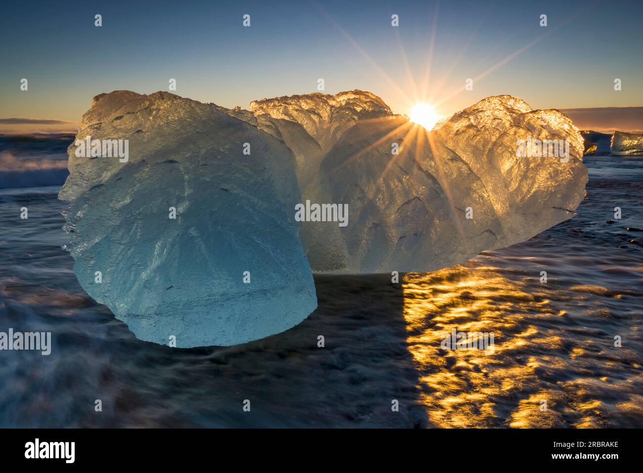 Formations de glace sur la côte sud de l'Islande, Islande. Banque D'Images