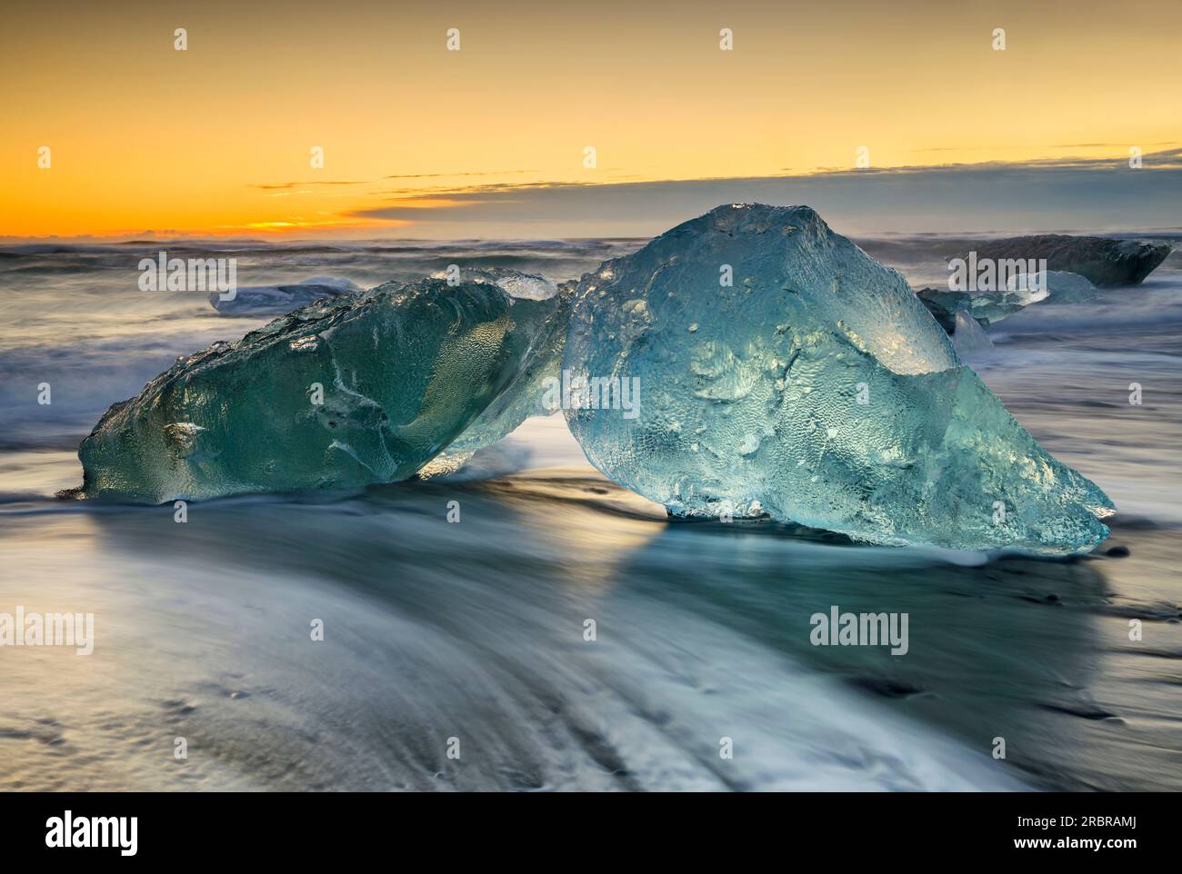 Formations de glace sur la côte sud de l'Islande, Islande. Banque D'Images
