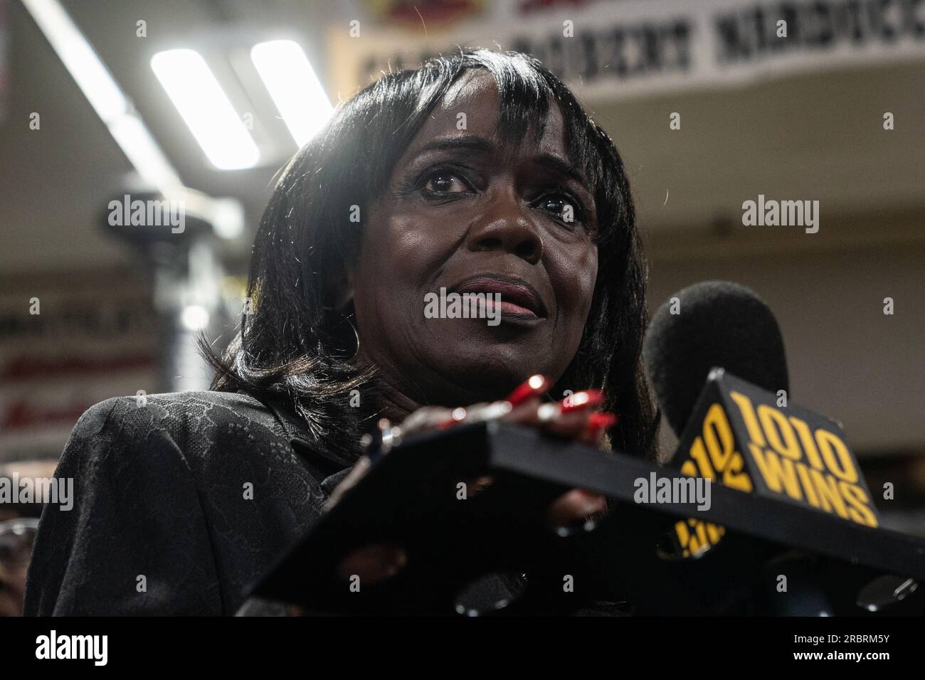 Gwendolyn Webb prend la parole lors de la conférence de presse sur l'anniversaire de la Croisade des enfants ou Marche des enfants comme on l'appelle à FDNY Engine 1, Ladder 24 station à New York le 10 juillet 2023 Banque D'Images
