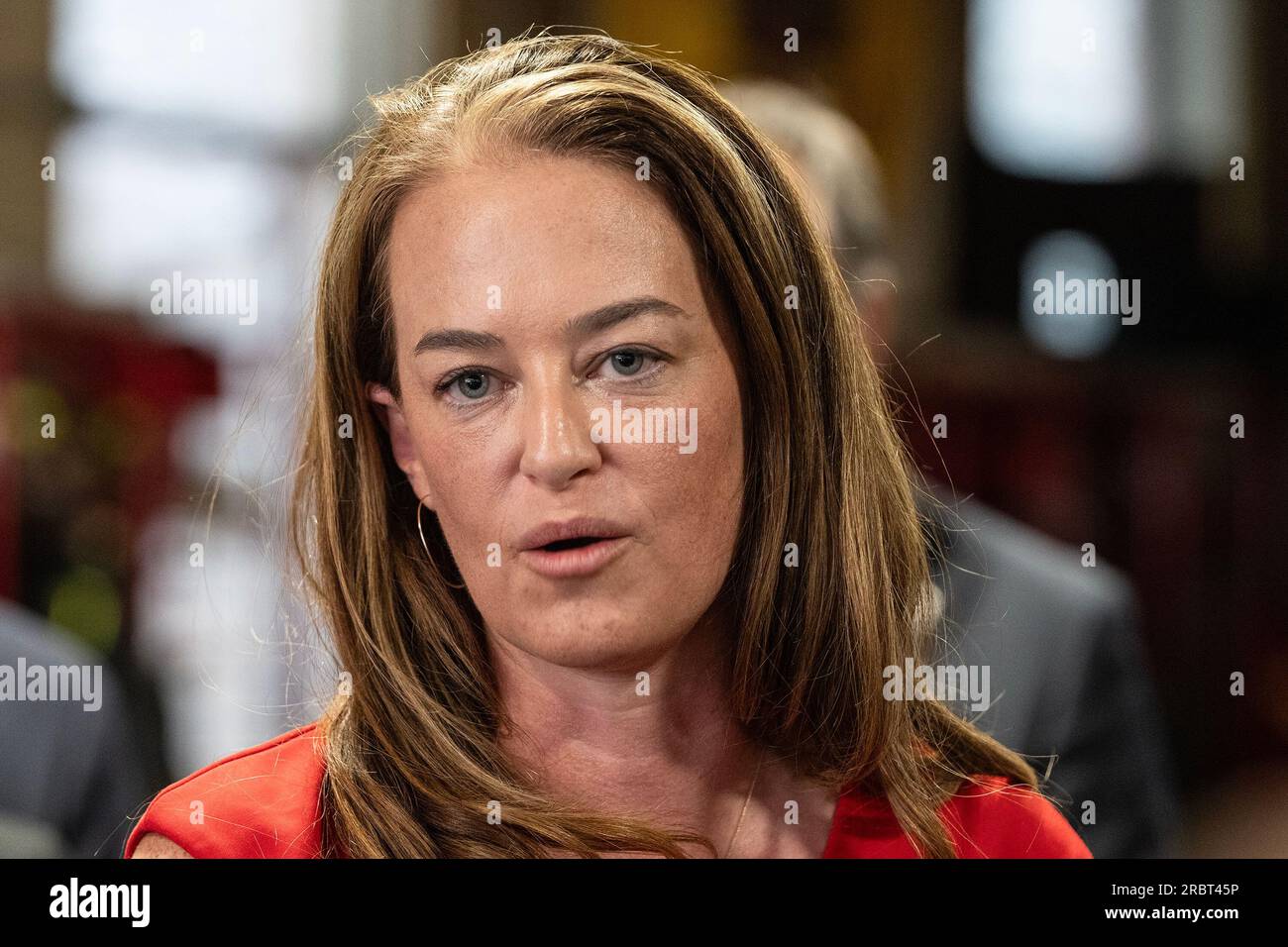 New York, États-Unis. 10 juillet 2023. Laura Kavanagh, commissaire de la FDNY, prend la parole lors de la conférence de presse à l'occasion de l'anniversaire de la Croisade des enfants ou Marche des enfants, comme on l'appelle à FDNY Engine 1, Ladder 24 station à New York. Mars a eu lieu à Birmingham, Alabama du 2 au 10 mai 1963 et a été suivie par plus de 5 000 écoliers, 3 d'entre eux ont participé à cette conférence de presse : Gloria Washington, Gwendolyn Gamble, Gwyndoln Webb. Les membres de la FDNY à l'époque se sont élevés contre les pompiers de la ville de Birmingham en utilisant la force contre les enfants. (Photo de Lev Radin/Pacific Press) crédit : Pacific Press Media Producteur Banque D'Images