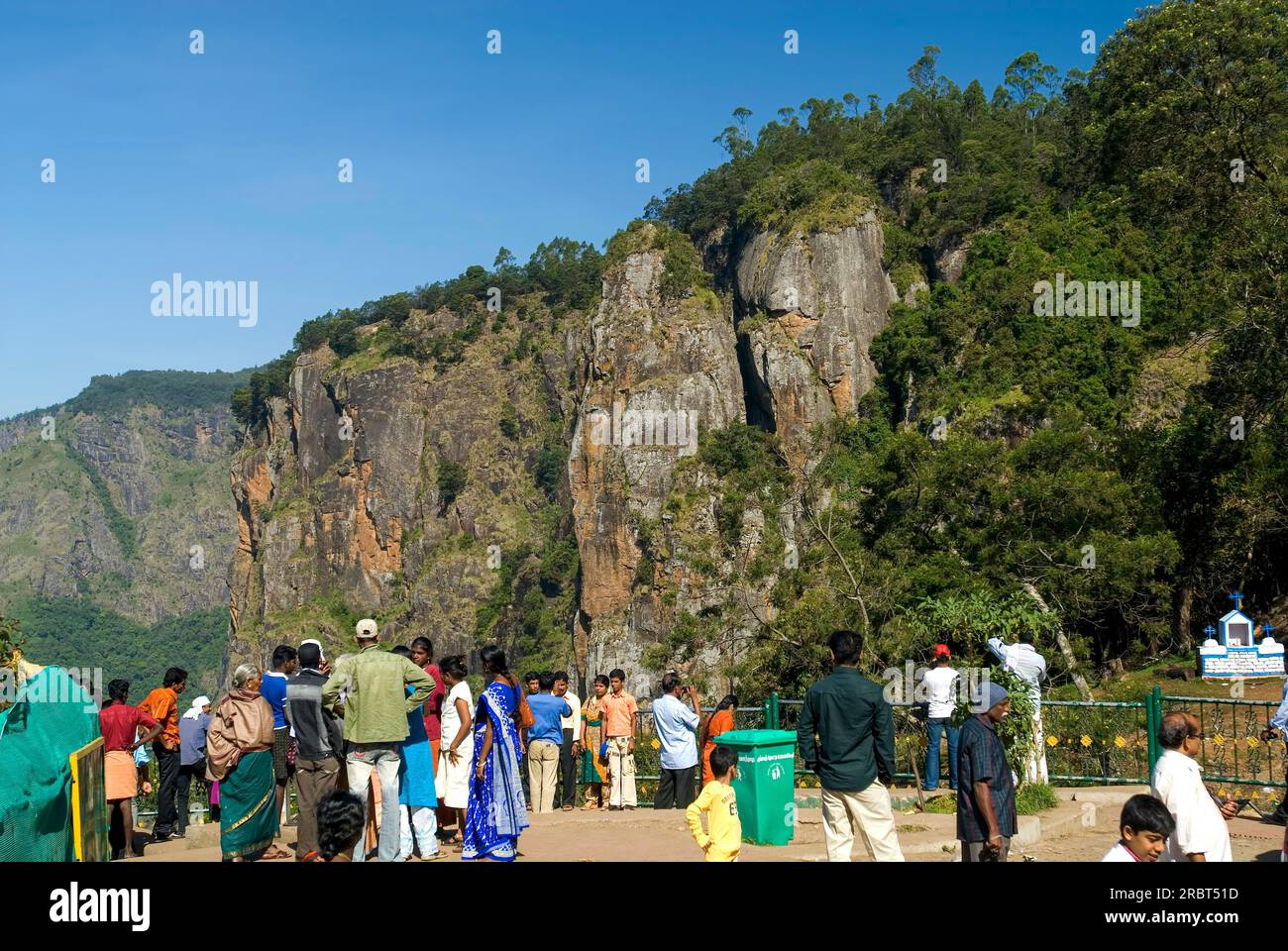 Roches piliers à Kodaikanal, Tamil Nadu, Inde du Sud, Inde, Asie. Un ensemble de trois piliers de roche géants qui s'élèvent à 122 mètres de haut Banque D'Images