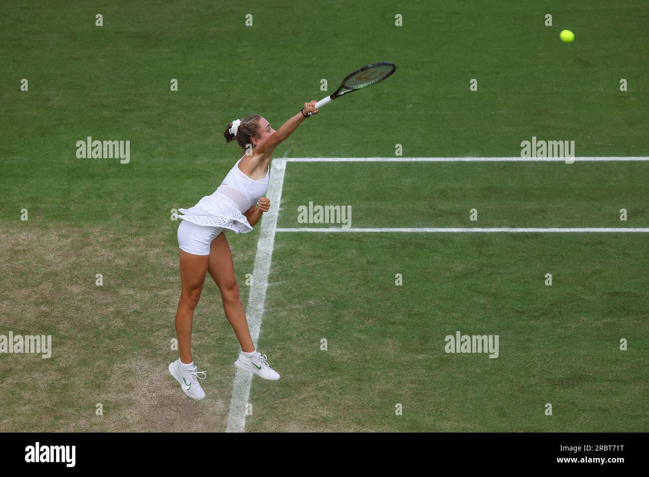 Wimbledon, Royaume-Uni. 10 juillet 2023 ; All England Lawn tennis and Croquet Club, Londres, Angleterre : tournoi de tennis de Wimbledon ; Isabelle Lacy (GBR) sert à Clervie Ngounoue (USA) crédit : action plus Sports Images/Alamy Live News crédit : action plus Sports Images/Alamy Live News Banque D'Images