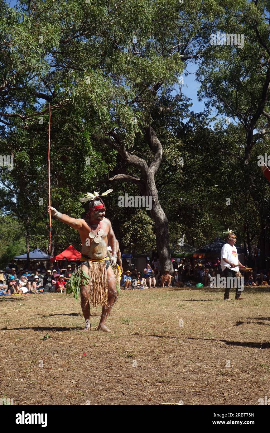 Dirigeants de l'équipe de danse Yarrabah, Laura Quinkan Indigenous Dance Festival, Cape York Peninsula, Queensland, Australie, 2023. Pas de MR ou PR Banque D'Images