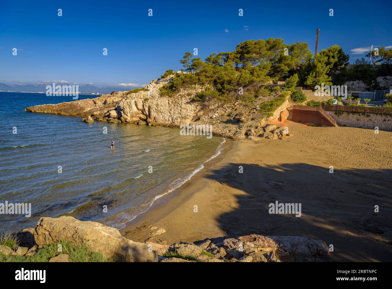 Vue sur la plage de Cala font, à Salou, sur la côte de la Costa Daurada  (Tarragone, Catalogne, Espagne) ESP : Vistas de la Cala font, en Salou, en  la Costa Dorada