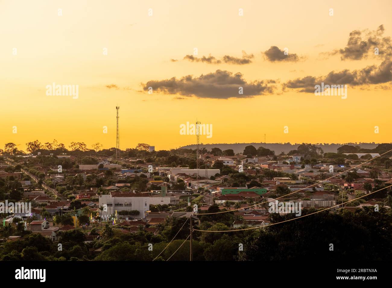 Itaja, Goias, Brésil - 12 21 2022: Petite ville à l'intérieur de l'état de Goias dans le centre-ouest du Brésil appelée Itaja en gros plan au coucher du soleil Banque D'Images