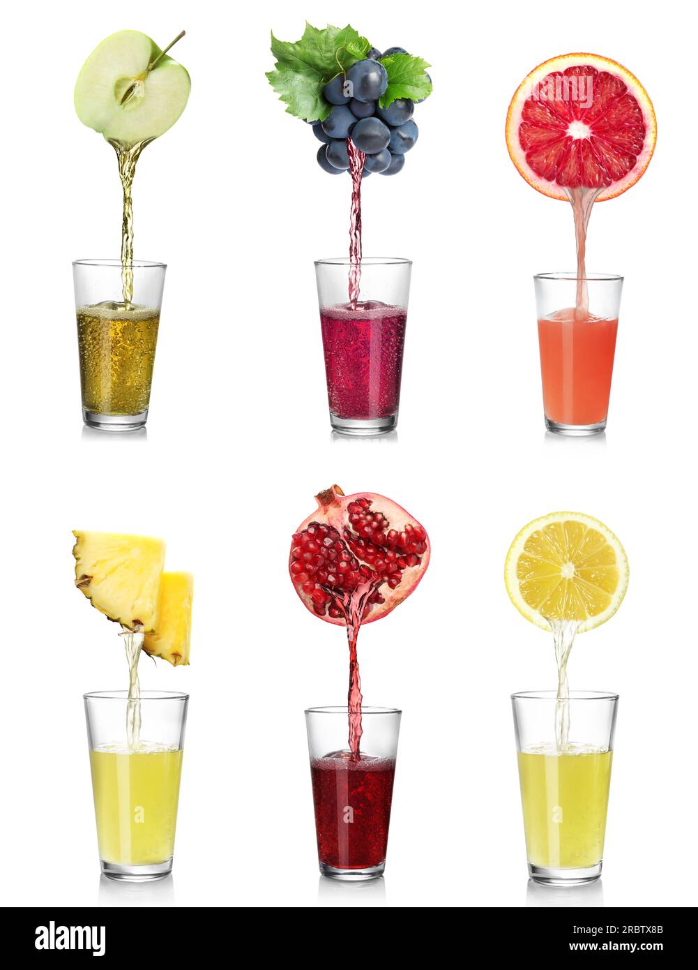 Collage de différents jus fraîchement pressés versant des fruits dans des verres sur fond blanc Banque D'Images