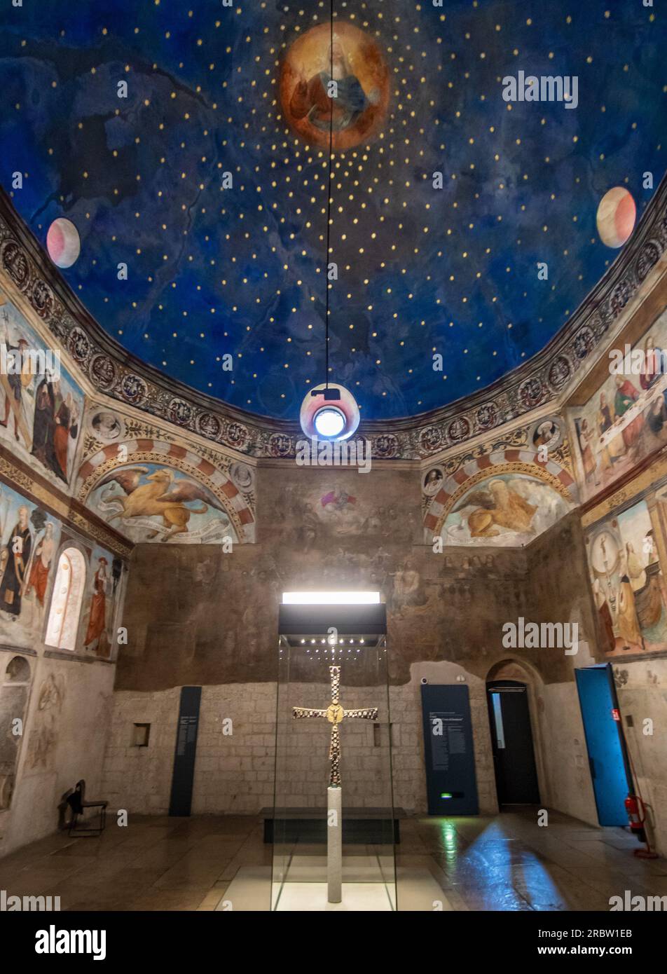 Classée au patrimoine mondial de l'UNESCO, Santa Maria in Solario est un monument majeur de Brescia. Ici en particulier les intérieurs Banque D'Images