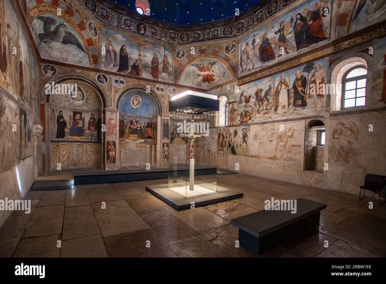 Classée au patrimoine mondial de l'UNESCO, Santa Maria in Solario est un monument majeur de Brescia. Ici en particulier les intérieurs Banque D'Images