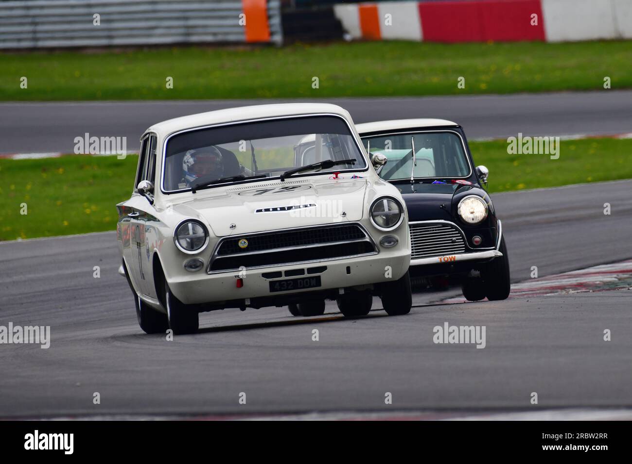 Roy Alderslade, Lotus Ford Cortina Mk1, un événement mettant en vedette deux grilles distinctes, DRHC Dunlop Allstars pour les voitures de sport, GT et Touring pré-1966. Les Alls Banque D'Images