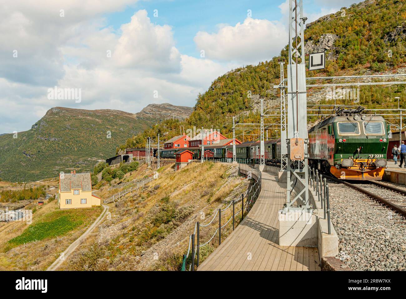 Train du train Flamsbana à la gare de Myrdal, Norvège Banque D'Images