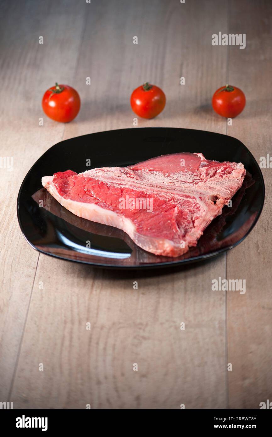 Bistecca di manzo (T - OS - Steak). Avant la cuisson Banque D'Images