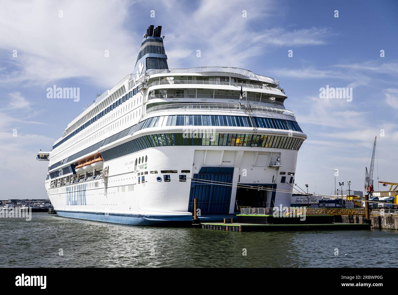 ROTTERDAM - le navire de croisière maritime Silja Europe dans le Merwehaven. Le navire sera un lieu de transfert temporaire pour les titulaires du statut. Il y a de la place sur le bateau pour un millier de titulaires de statut qui doivent venir vivre à Rotterdam. ANP REMKO DE WAAL netherlands Out - belgique Out Banque D'Images