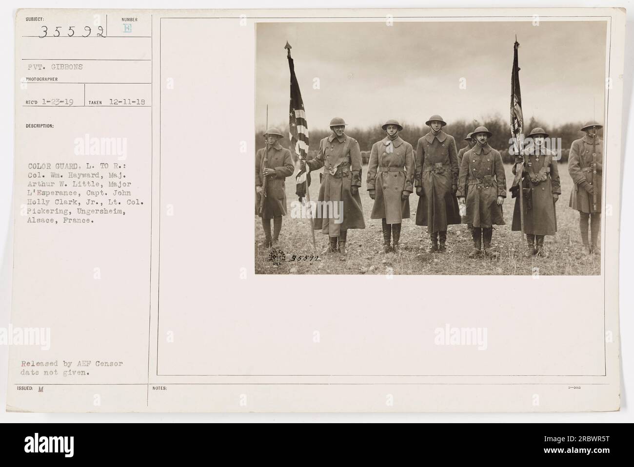 Garde de couleur du 369th Infantry : de gauche à droite, le colonel W. Hayward, le major Arthur W. Little, le major l'espérance, le capitaine John Holly Clark Jr., le lieutenant-colonel Pickering. Photo prise à Ungersheim, Alsace, France le 11 décembre 1918. Publié par le censeur AEF, date non fournie. Prise par le soldat Gibbons.(111-SC-35592) Banque D'Images