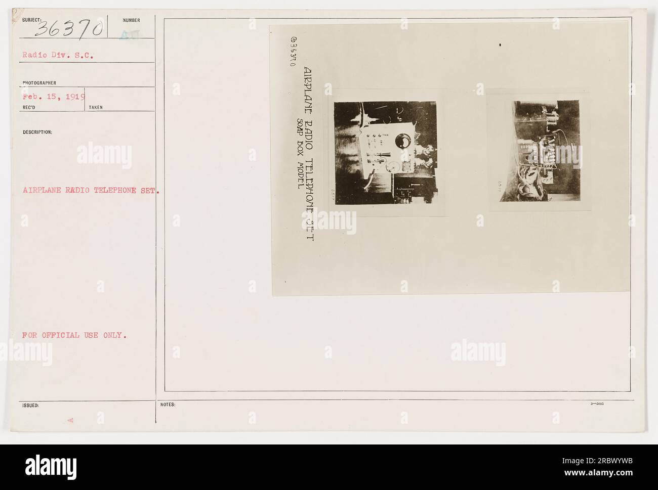 Photographie prise le 15 février 1919, montrant un poste de radio-téléphone dans un avion. L'ensemble a été publié pour un usage officiel seulement et est un modèle de boîte à savon. Il est identifié comme le poste radio-téléphonique d'avion 'Lily Male'. Photographié par la radio Div Photographe s.c., avec le numéro de référence 111-SC-36370. Banque D'Images