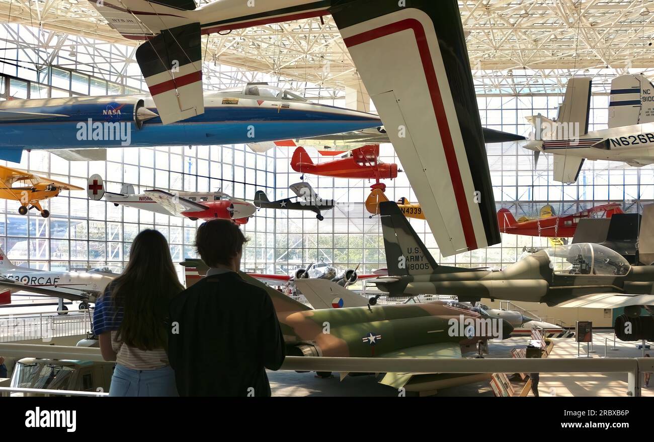 La Grande Galerie avec des avions suspendus le Musée du vol Tukwila Seattle Washington State USA Banque D'Images