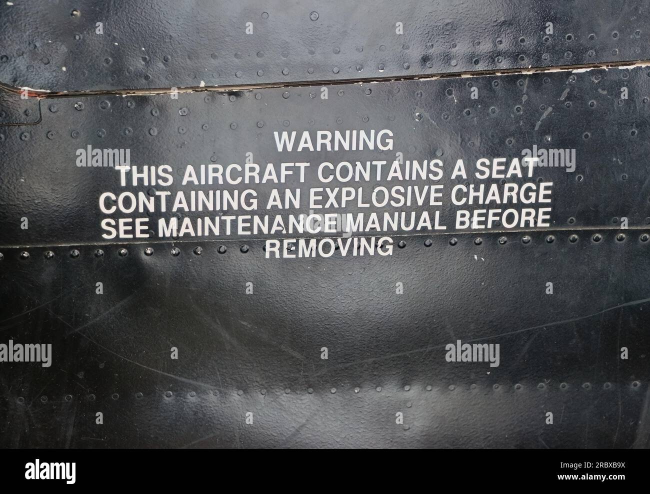 Panneau d'avertissement sur le côté du cockpit du Lockheed SR-71 Blackbird qui s'est écrasé en 1968 Museum of Flight Tukwila Seattle Washington State USA Banque D'Images